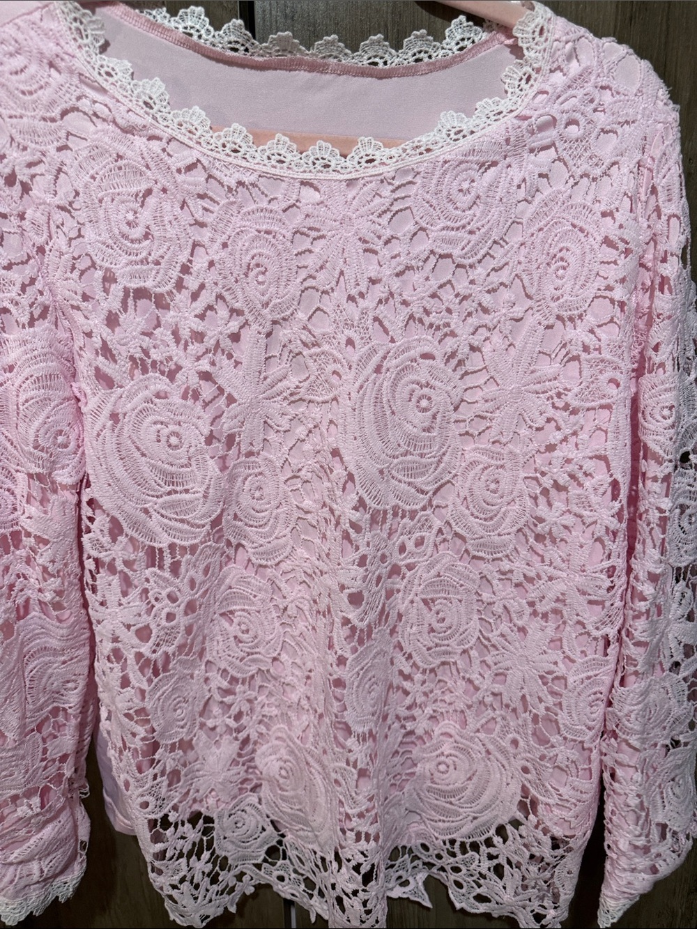 Elegant pink floral lace overly long sleeve blouse